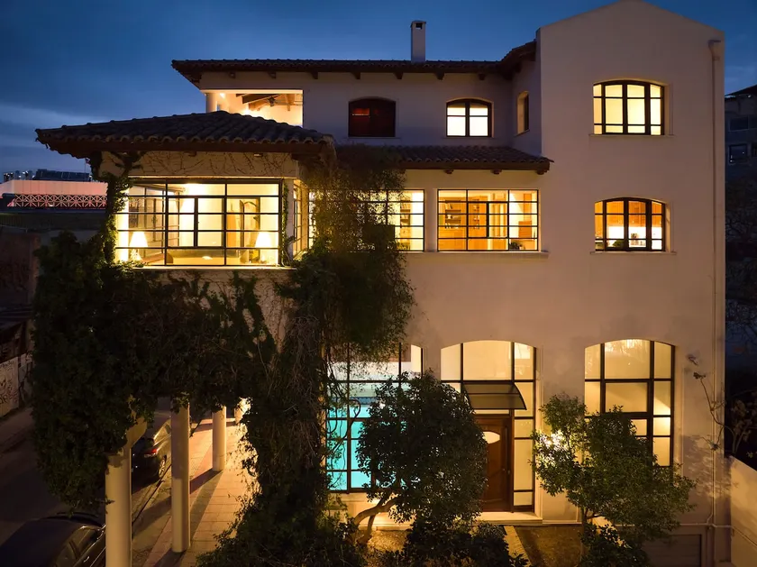 Ma Maison No8 Downtown Villa, Indoor Heated Pool - Image 1