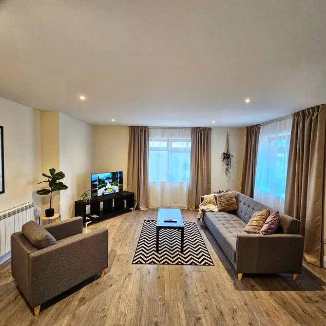Carrick - Town Centre Apartment - Image 1