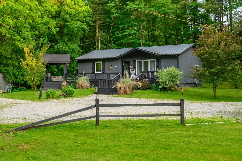 Creekside bungalow with a hot tub, walking distance to downtown Nashville  - Image 1