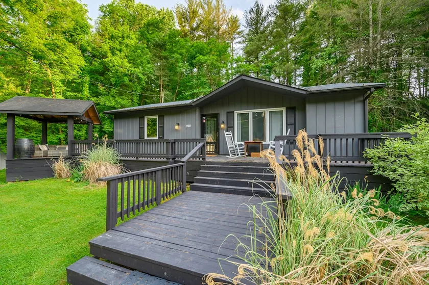 Creekside bungalow with a hot tub, walking distance to downtown Nashville  - Image 1