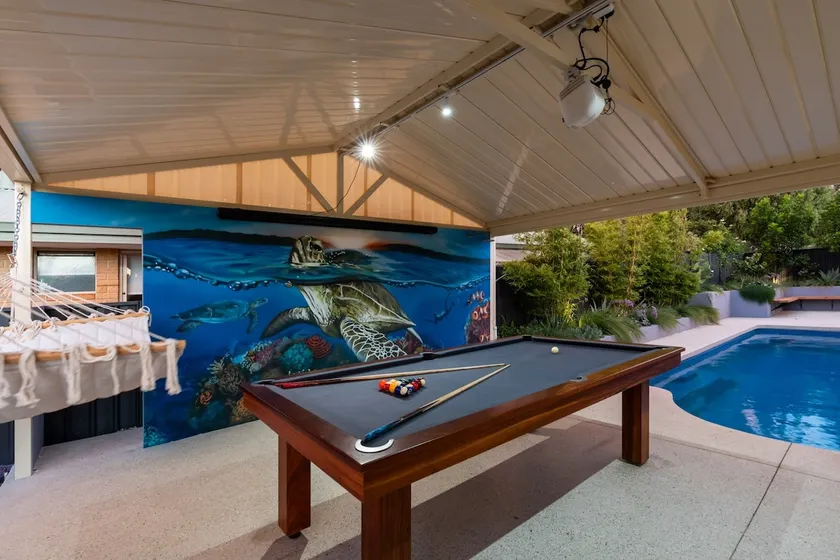 5BRs and pool luxury home - Image 1