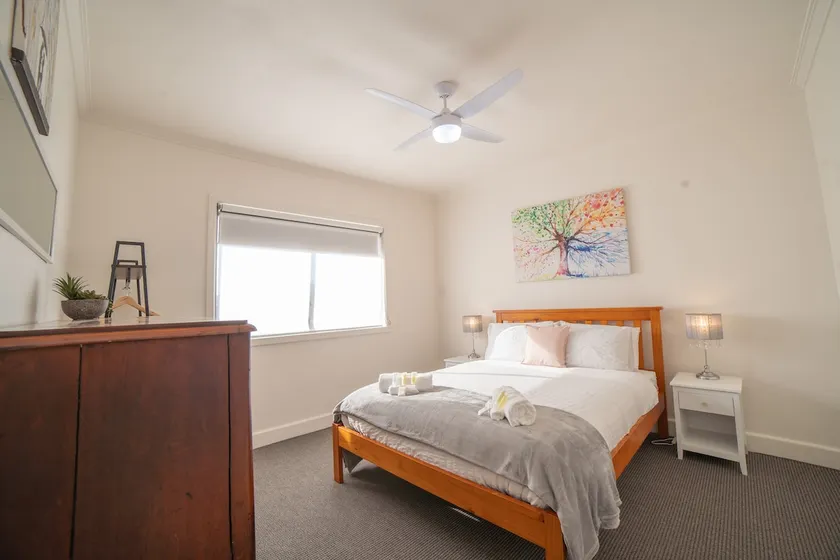 Clifford’s Cottage – Spacious 3BR | Free Parking - Image 1