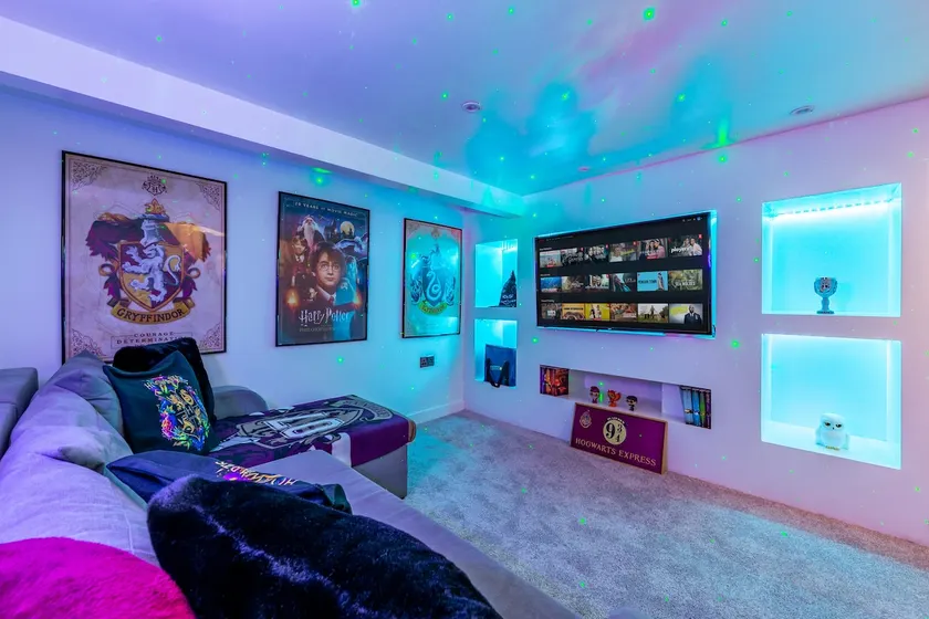 Harry Potter 2-Bed House | Cinema Room | Parking - Image 1