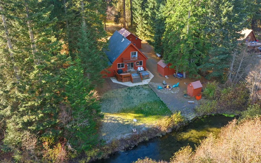 Riverfront mountain view retreat w hot tub & games - Image 1