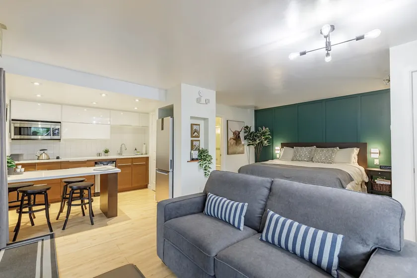 Evergreen Studio-KingBed/Pool/HotTub/Shuttle - Image 1