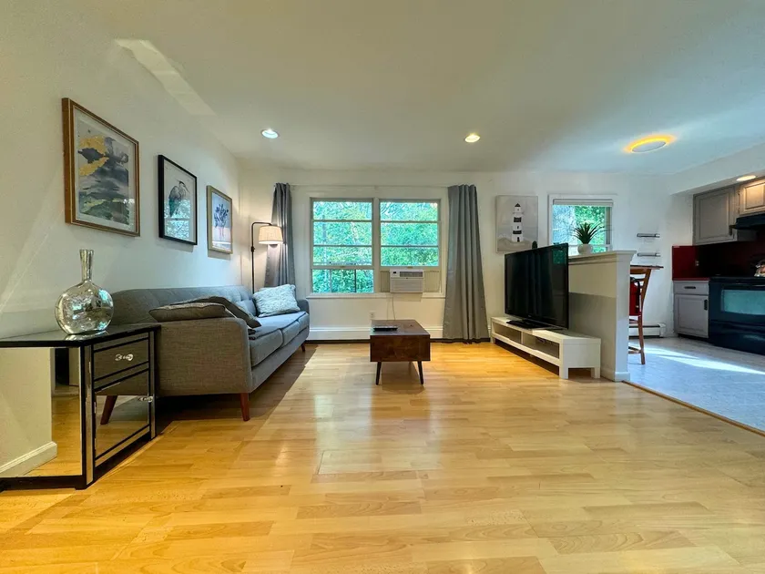 XL Private Suite | NYC in 55 min | King Bed | WiFi - Image 1