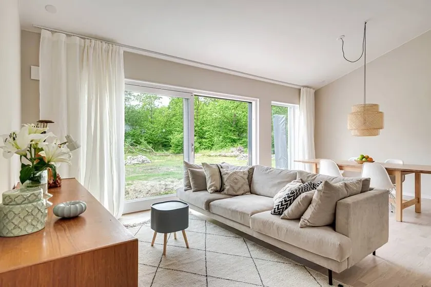 Newly built house by the sea - Image 1