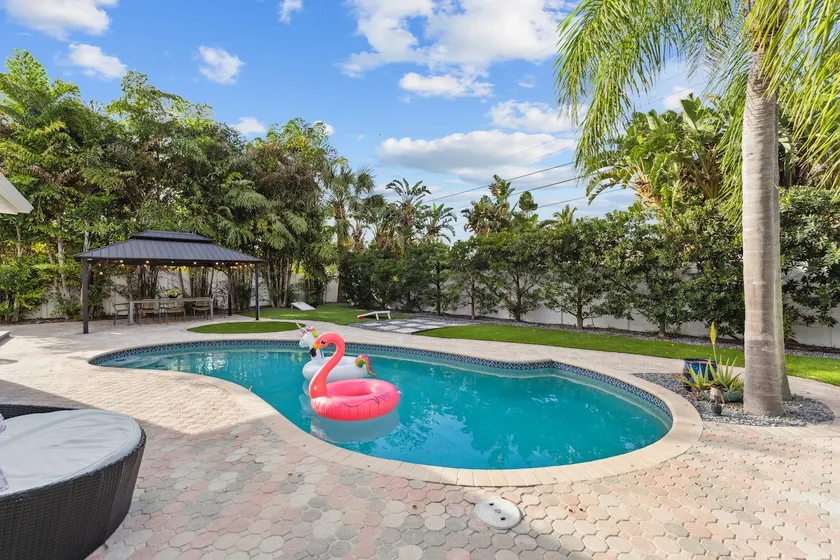 Lighthouse Luxury Escape | *2.7 Miles to Beach* - Image 1
