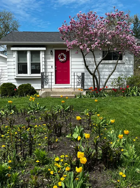 Flower Field Cottage Near Geneva Lake - Image 1