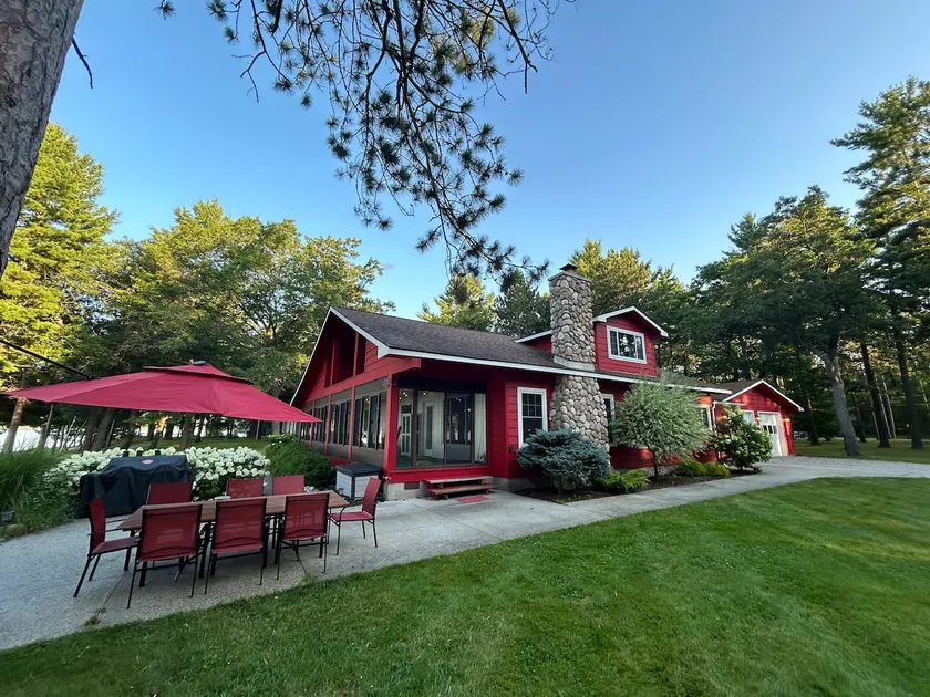 Spacious Lakefront Living Without the Noise - Image 1
