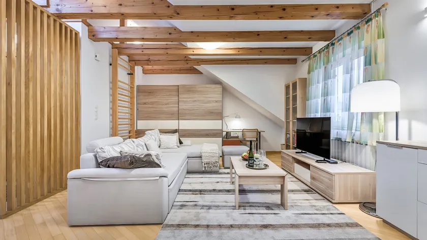 Relaxing Wooden Retreat in Zagreb - Image 1
