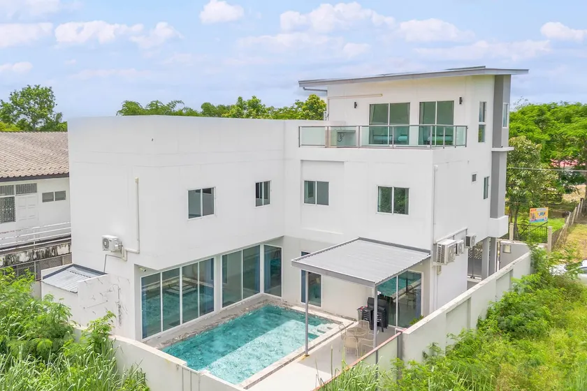 6BR Pool Villa - Karaoke and Pool Table near Golf - Image 1