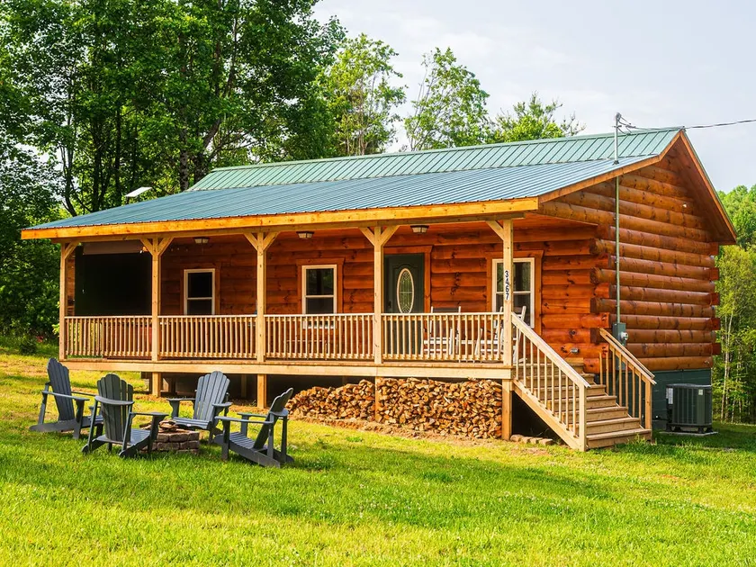 ”Chantilly Ridge” - A Quiet Mtn Getaway w/ Hot Tub - Image 1