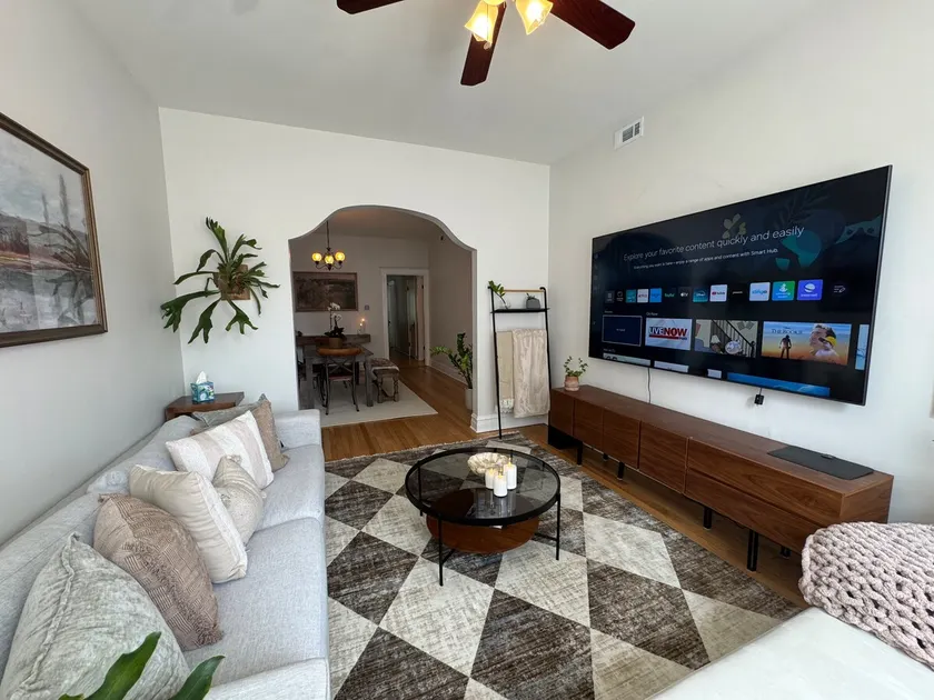 Large 3BR /2BA Duplex• King • Parking - Image 1