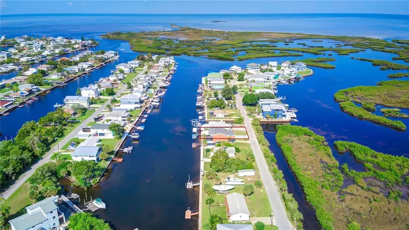 Tidewater: Bring your boat, backyard beach,kayaks. - Image 1