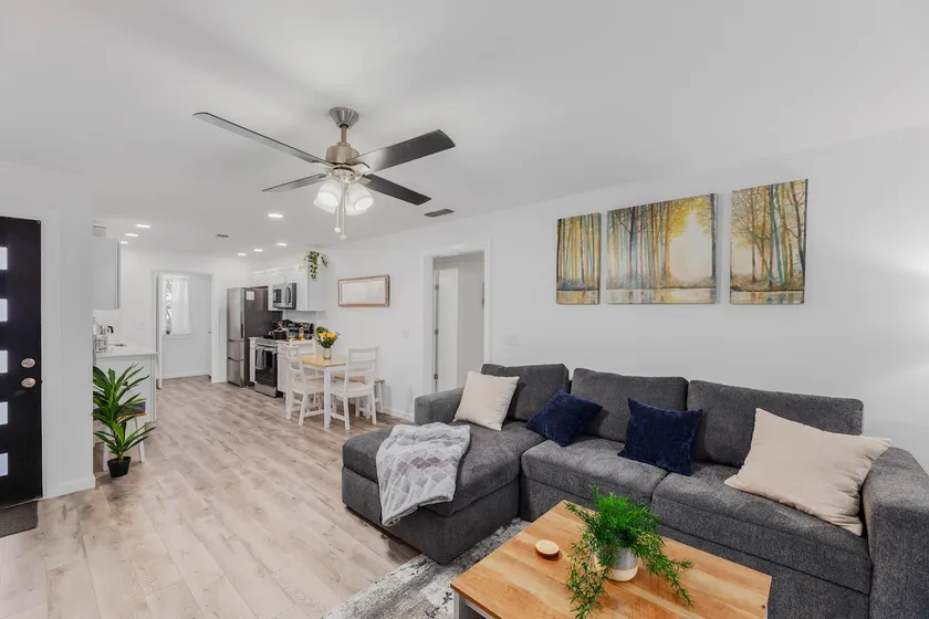 Cozy Condo in Central Austin ~ 2BR/1BA, Sleeps 6 - Image 1
