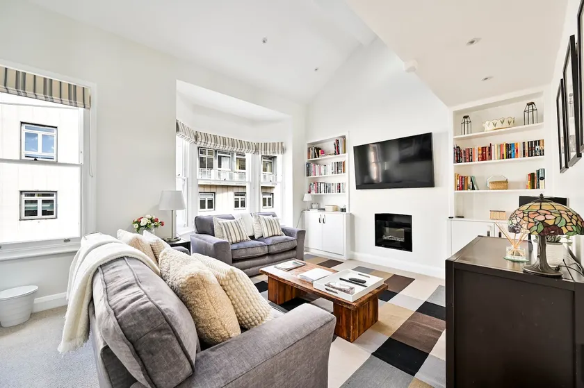 New Chic 3-Bed Flat in Clapham - Image 1