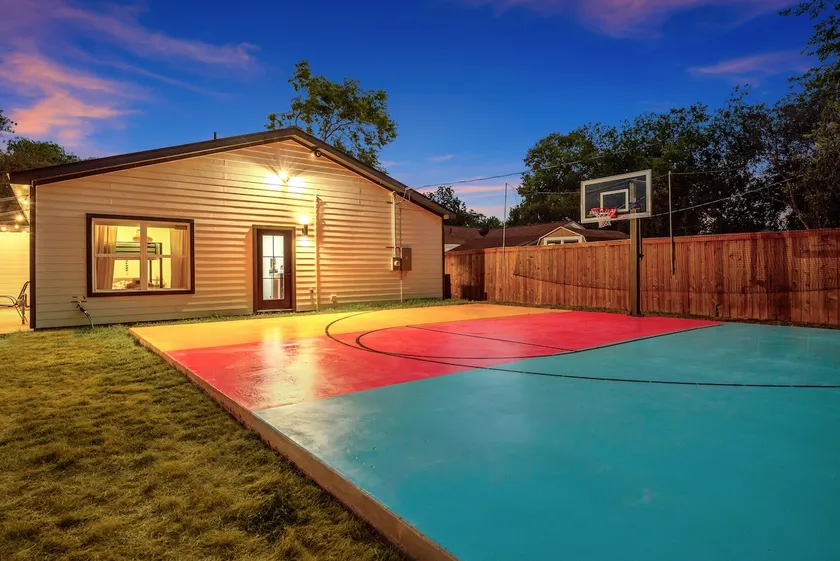Pickleball-Basketball-Fire Pit-Ping Pong-12 Guests - Image 1