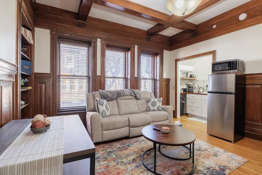 The Lounge on Strathallan - Image 1