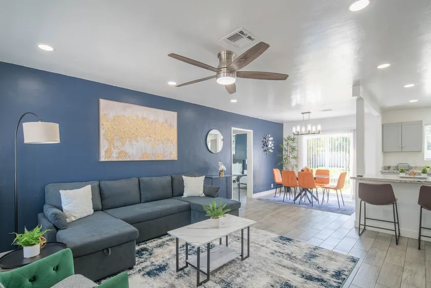 Luxurious 3BD House| Central PHX | Free Parking - Image 1