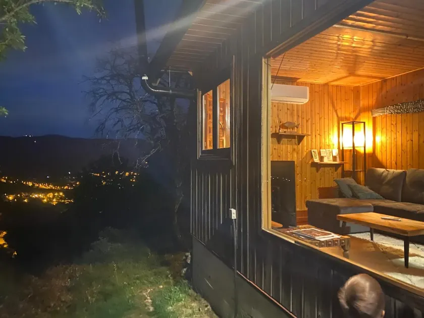 Fantastic wooden cabin - Image 1