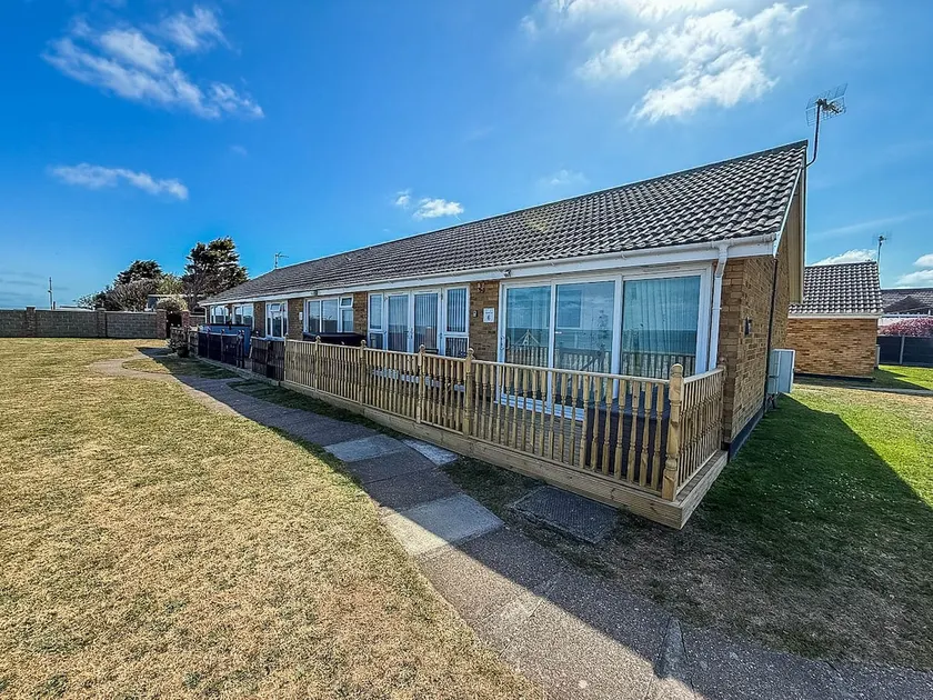 Bungalow 14 - Image 1