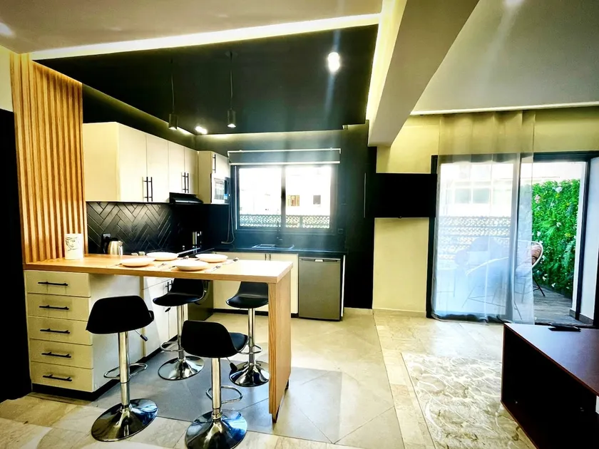 Refurbished studio with large terrace! - Image 1