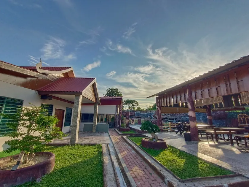 Langkawi Lubuk Private Villa Jacuzzi Pool 20pax - Image 1