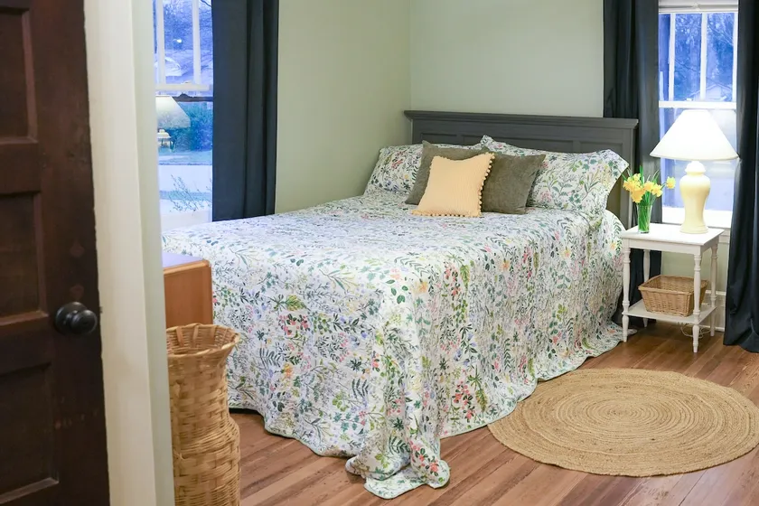 Jude’s Cozy & Convenient Downtown Studio Apt. - Image 1