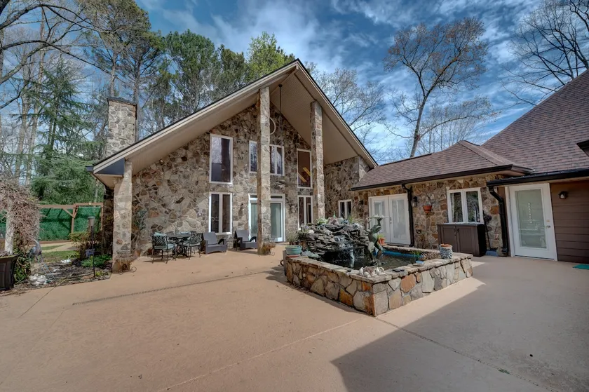 The OASIS Guesthouse - Image 1