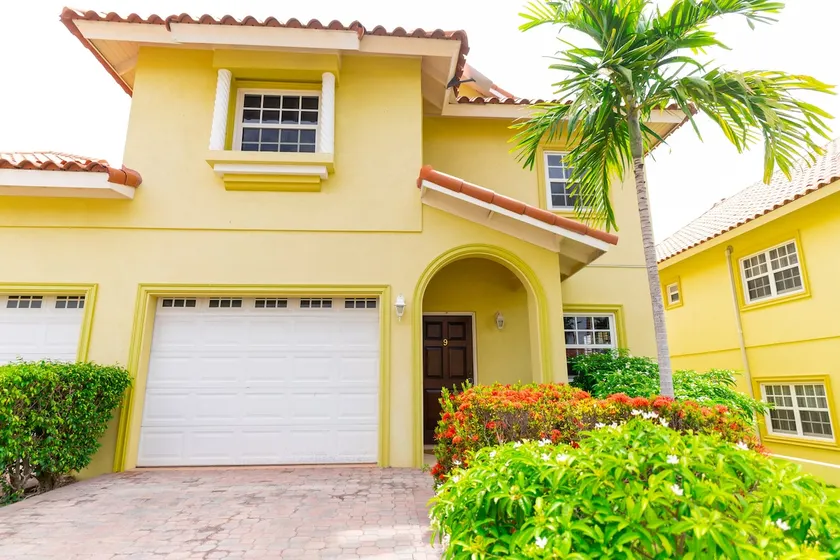 3 Bd Home w/ Pool, Starlink - 10 Min from Airport - Image 1