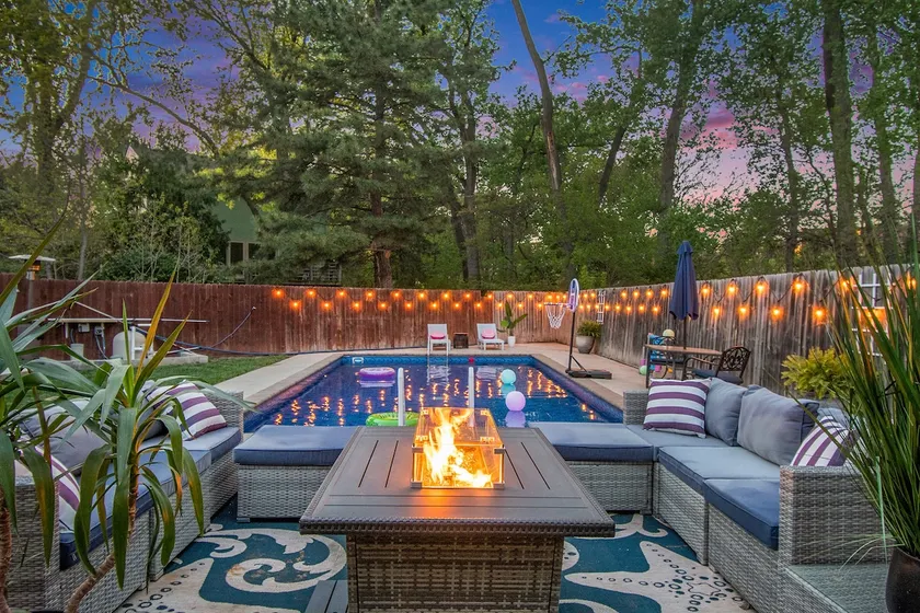 Paradise pool house-Pool is OPEN - Image 1