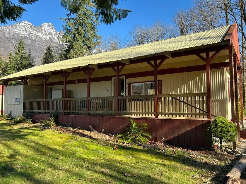 Entire home in Baring, WA - Image 1