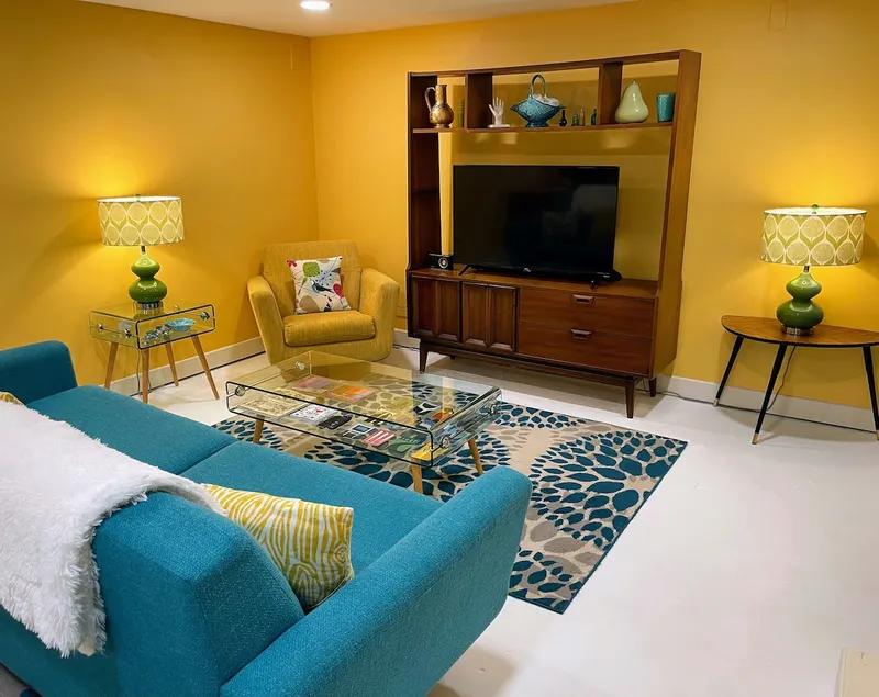 Colorful mid-mod guest suite - no cleaning fee - Image 1
