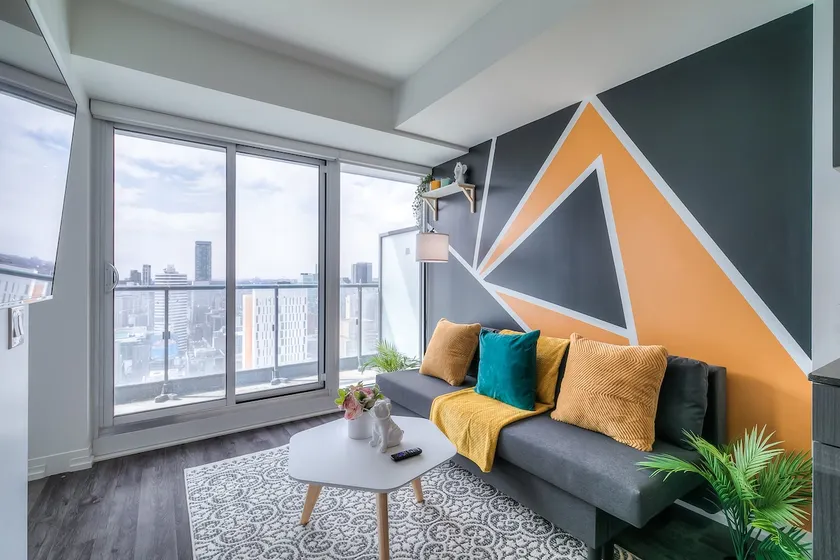 Designer 2Bd Downtown Toronto - Image 1