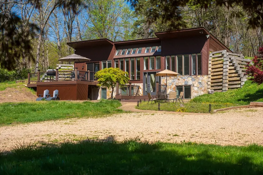 Secluded Architected Panoramic Mountain House - Image 1