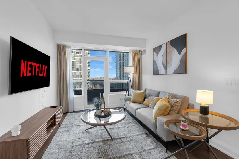 Luxury 2BR - Subway/Pool/Gym/Sauna + Free Parking - Image 1
