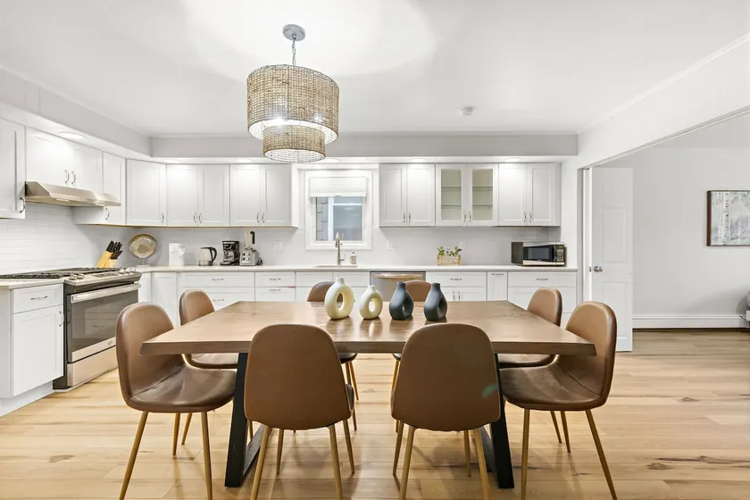 Family Duplex Retreat | 5BR | Train to NYC | Gym - Image 1