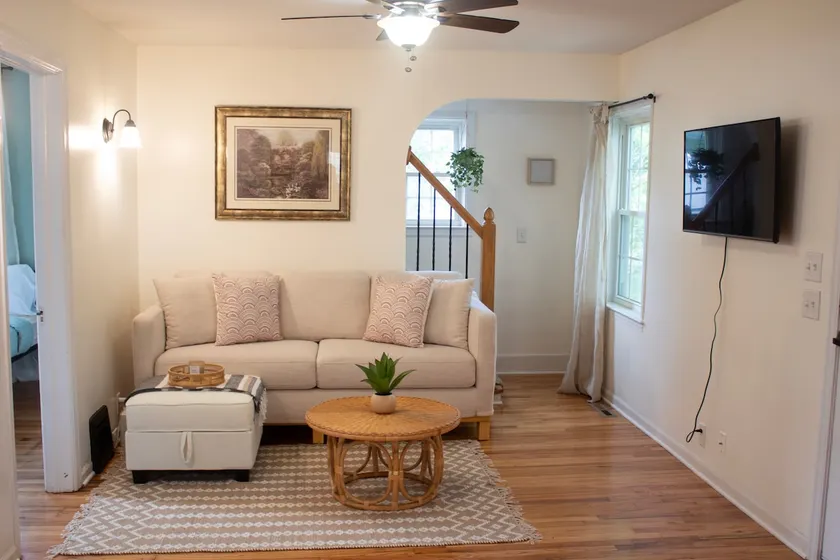 Hardy House, Cozy 3 BR Home Near KC - Image 1