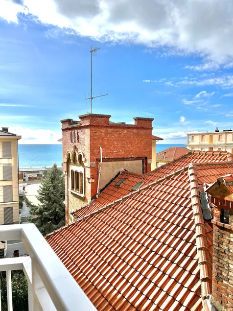 Renovated 28 sqm Studio Apartment - Image 1