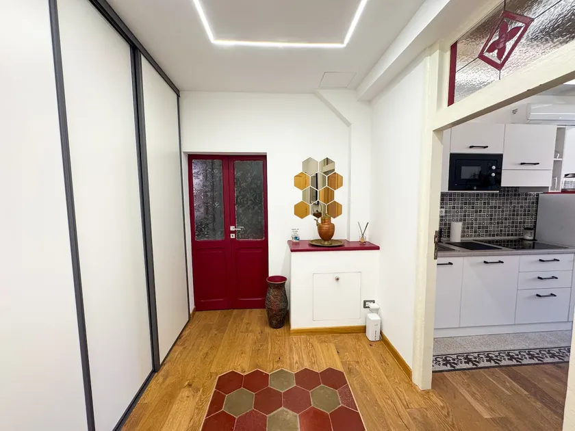 ”In the square” apartment in medieval village -65m²- - Image 1