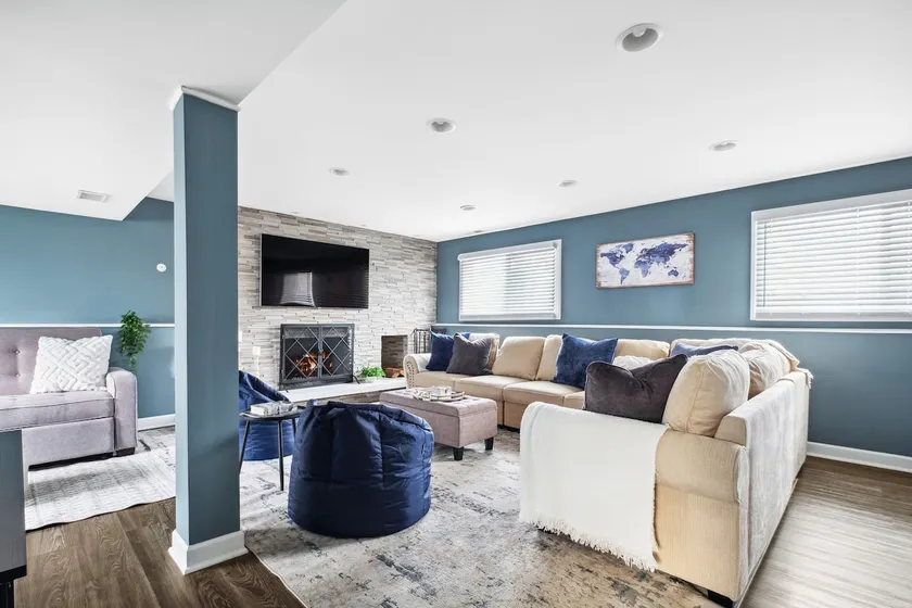 Spacious Home in Chicago Suburbs - Image 1