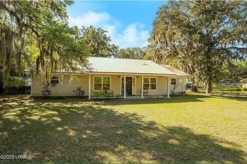 Hookstra Oasis - 3BR | 2BA | 8 beds - Sleeps Many! - Image 1