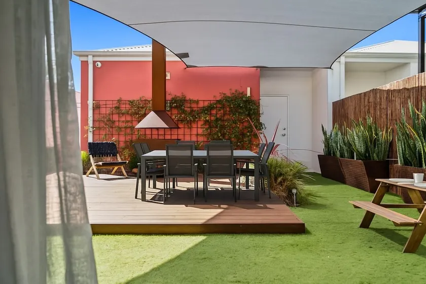 Seaside Stay | 3BR | Fire Pit | Cafe | Sleeps 8 - Image 1