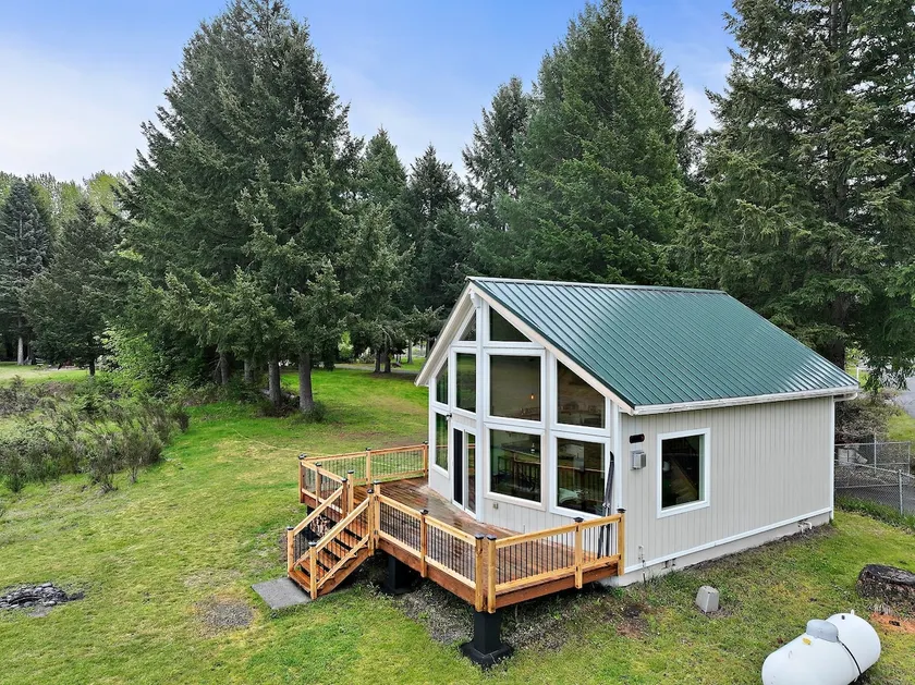 Cozy a-frame in downtown Packwood - Image 1