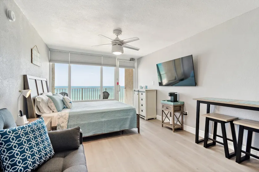 Beachfront, 6th floor Studio in Daytona Beach - Image 1