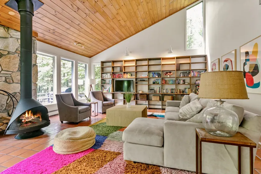 Charming Quiet Family Friendly Home Close To Town - Image 1
