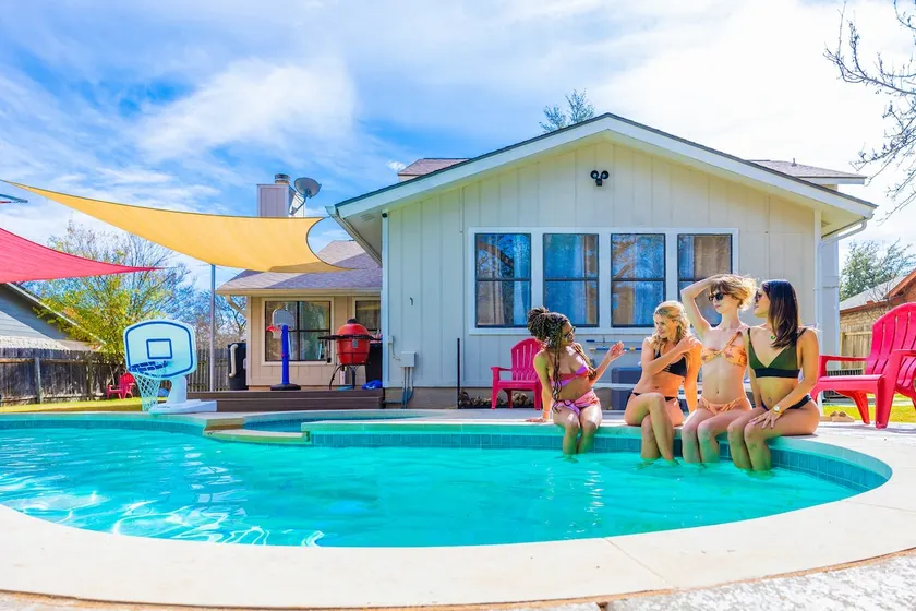 Austin Rodeo-HeatedPool/Hottub/PoolTable w/BallPit - Image 1