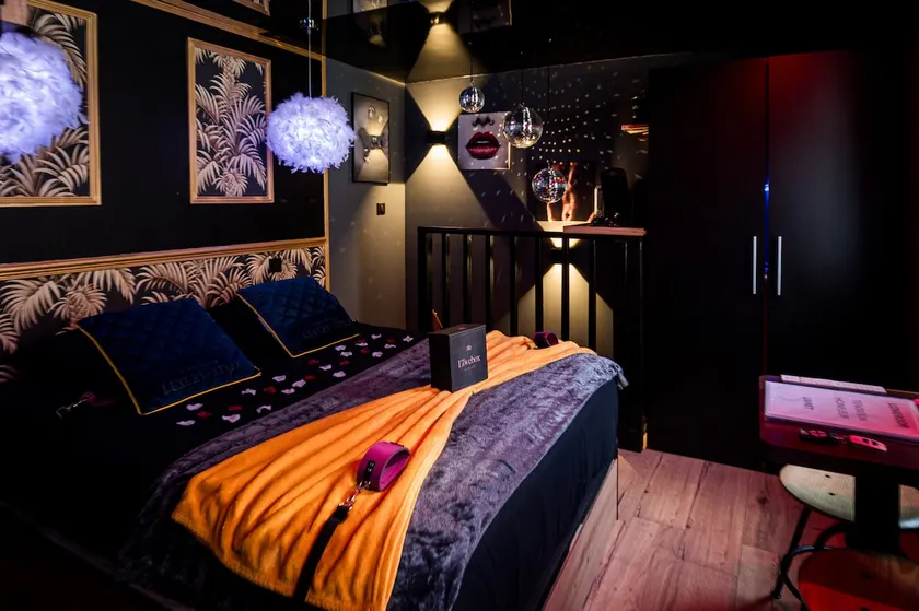 Loveroom sauna, balnéo, parking privé dans le centre de Honfleur - Image 1