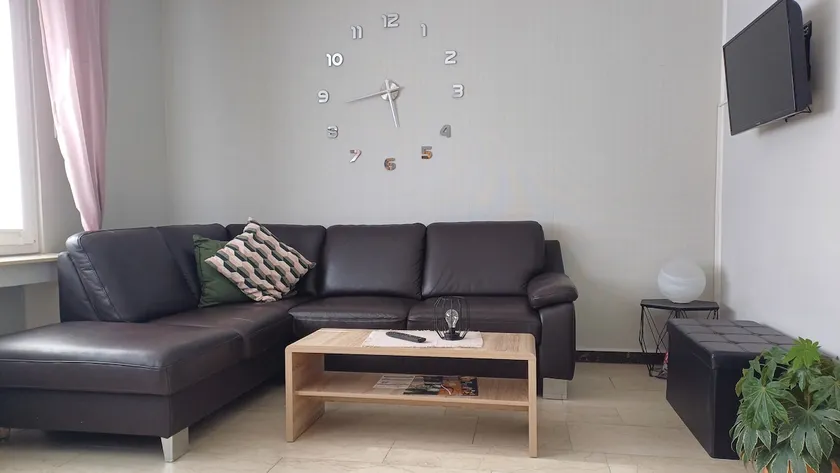 2 room GF flat in quiet dead end - Image 1